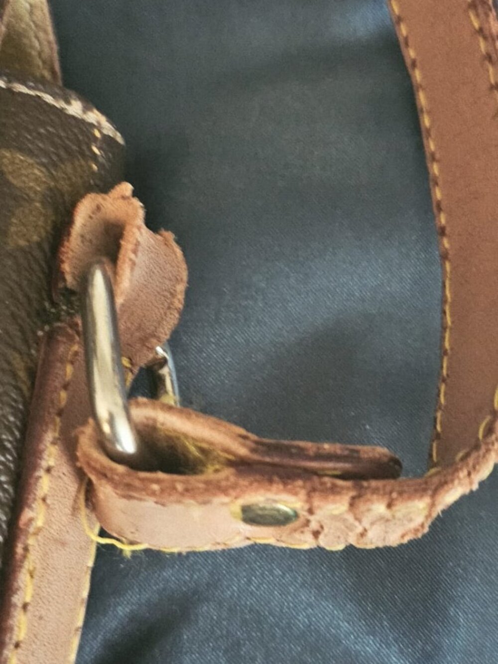 Louis Vuitton crossbody - Picture 6 of 11